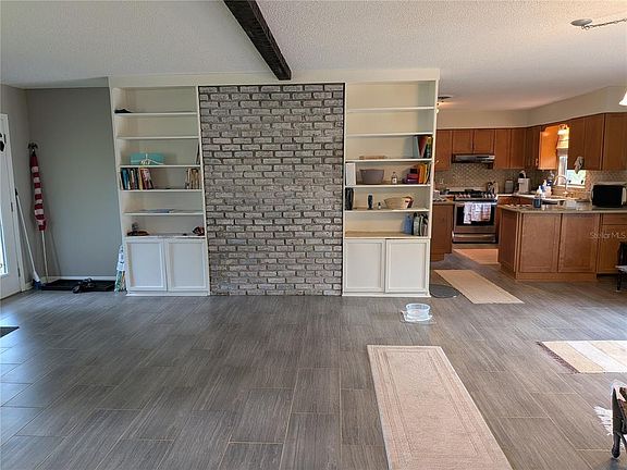 4th image of 2720 SE 8th Ave