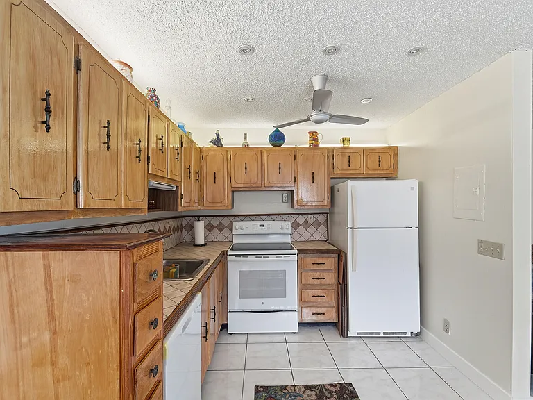 226 Normandy E #E — Photo 8
