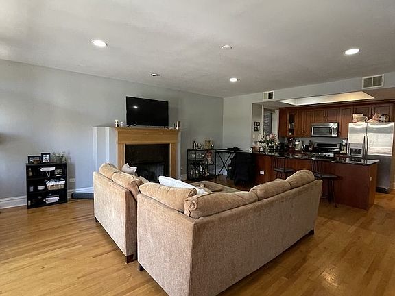 4th image of 2942 N Lincoln Ave #4S