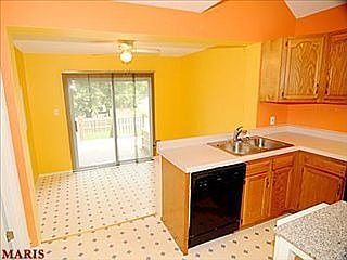 4th image of 5811 Staely Ave