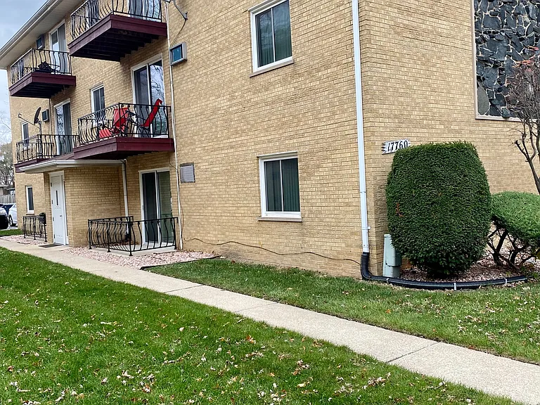 17760 Rosewood Dr #6 — Photo 2
