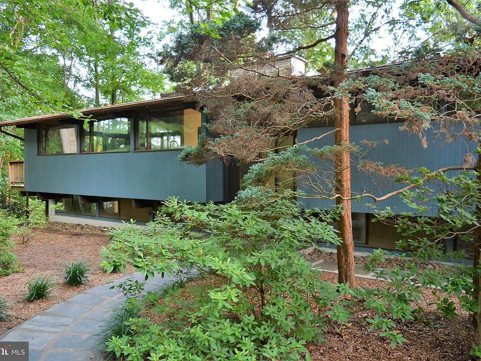 1st image of 812 Crooked Crow Ln