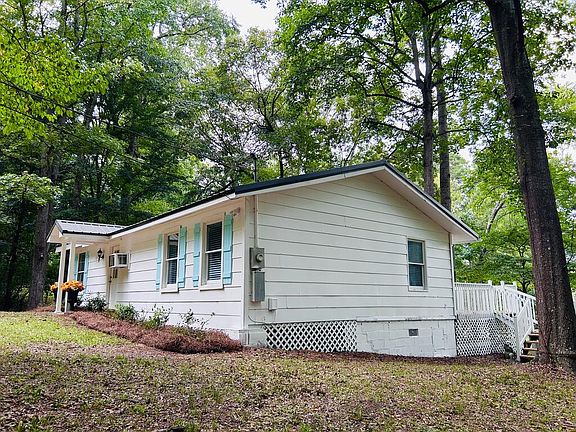 3rd image of 122 Rock Ln