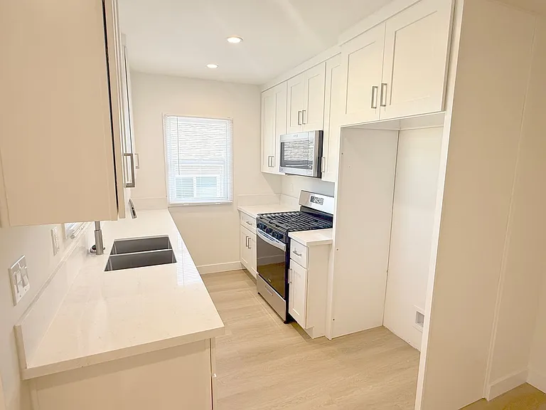 4123-4125 Ocean View Blvd — Photo 19