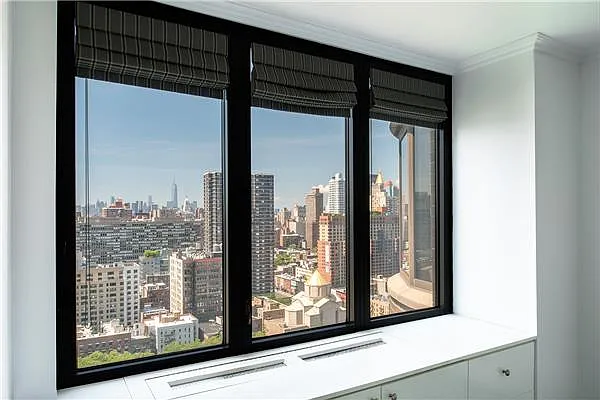 Sold by TNG Nassimi Realty | media 34