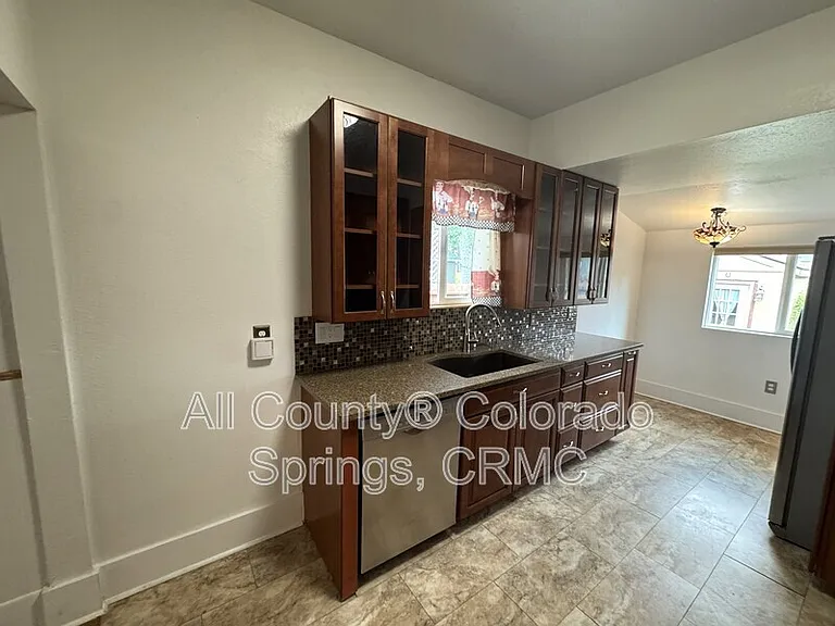 219 E Jefferson St — Photo 13