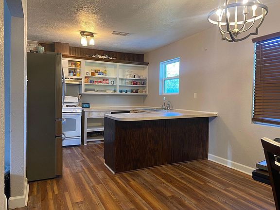 5th image of 7735 Lawrence Dr