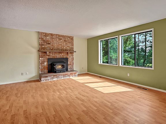 3rd image of 19243 11th Ave NE