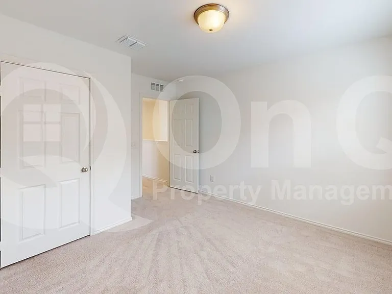 882 Breakwater Dr — Photo 13