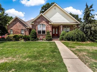 806 Trisha Ln, Prairie Grove, AR 72753