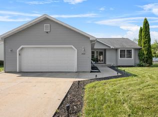 1425 W Weiland Ln, Appleton, WI 54911