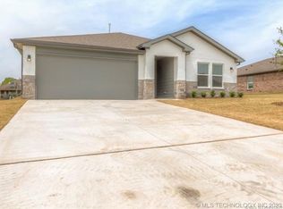 26506 S Columbia Crest Dr, Claremore, OK 74019