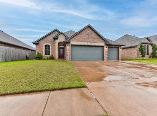 11828 SW 18th St, Yukon, OK 73099