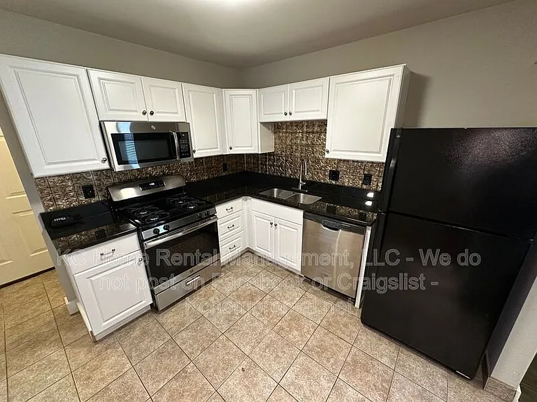1227 E 22nd Ave — Photo 6