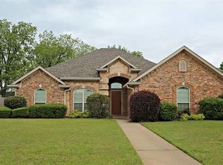 1745 Meadowview Dr, Paris, TX 75462