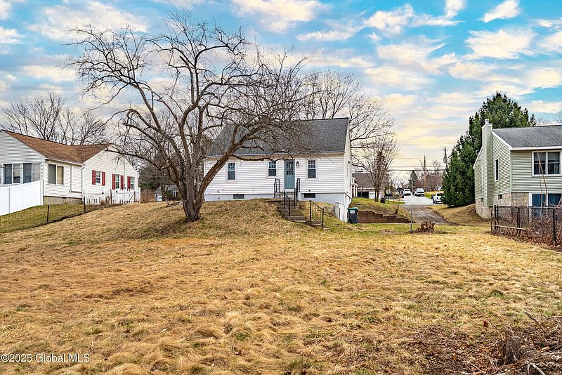 5th image of 174 Bloomingrove Drive