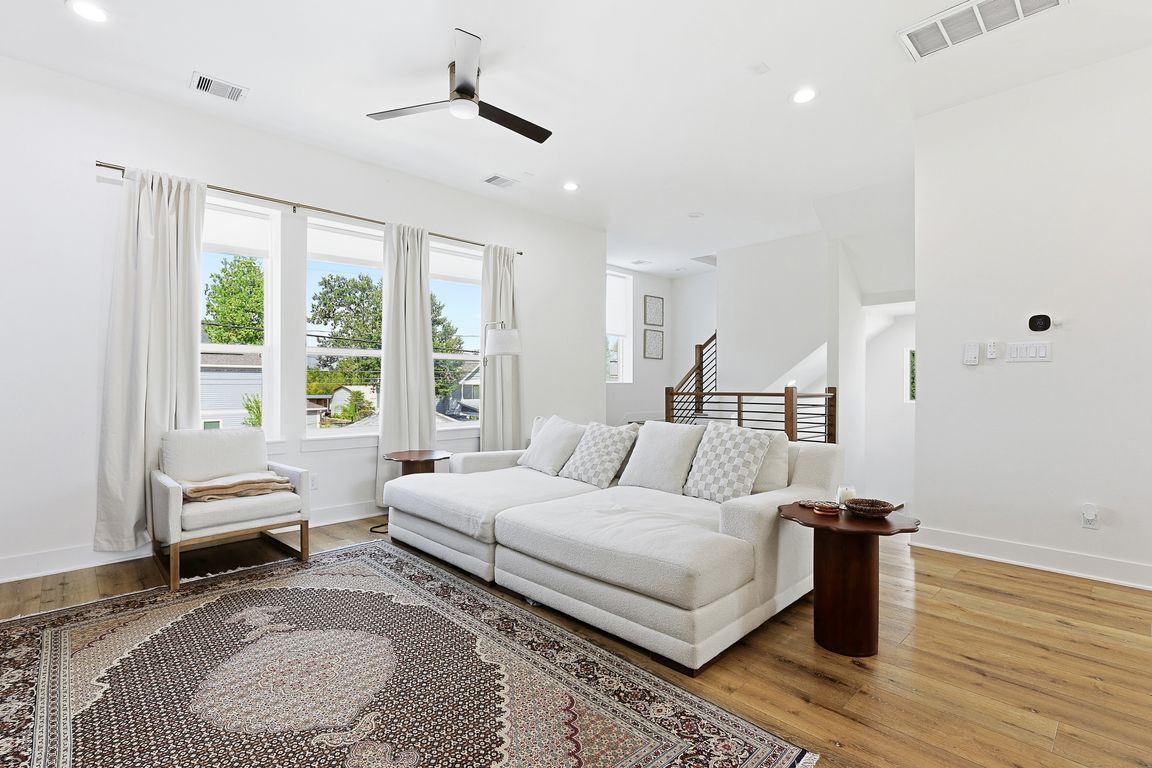 next background image