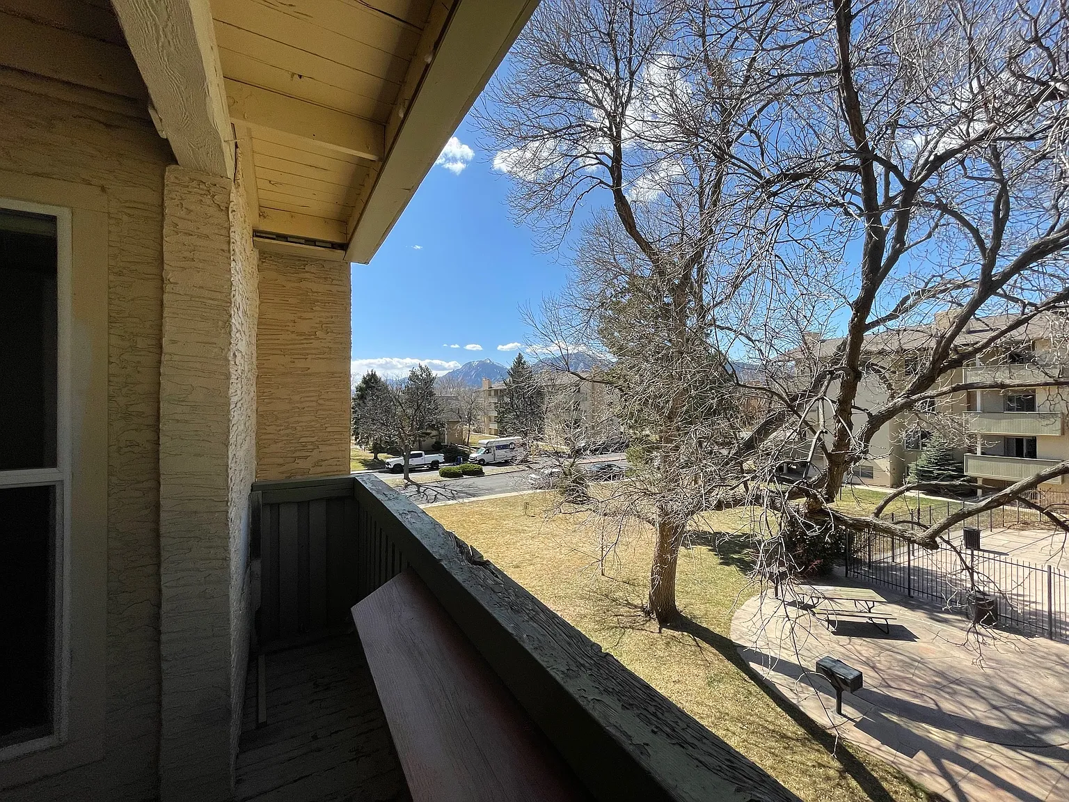 2 bed, 1.5 bath, 1044 sqft, $1,900 — Photo 3
