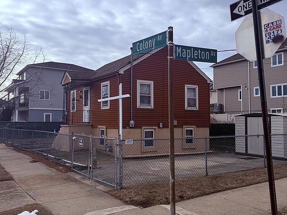 5th image of 215 Colony Ave