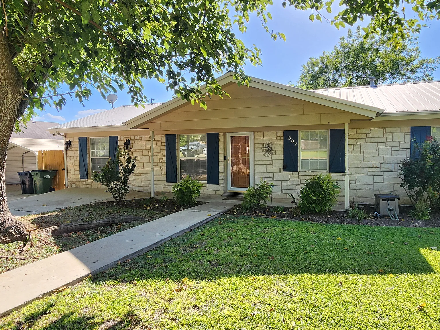 3 bed, 1180 sqft, $2,000 — Photo 2