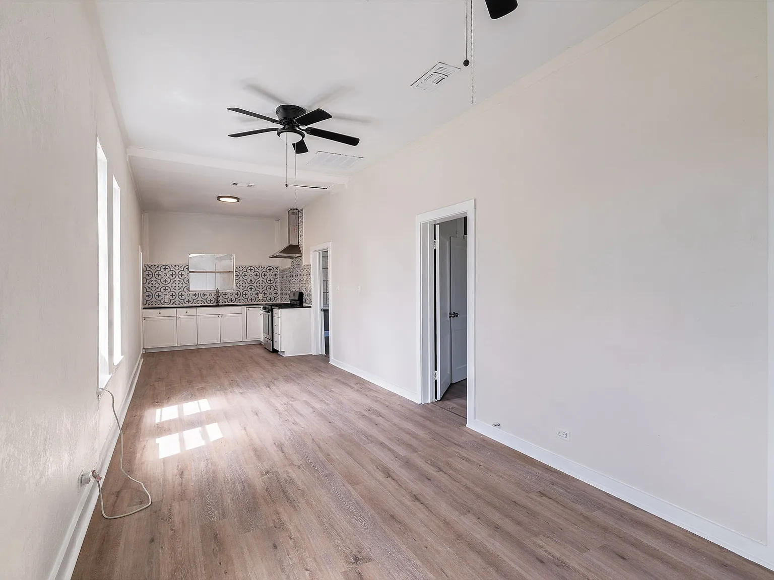 2 bed, 737 sqft, $1,200 — Photo 4