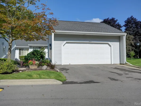 3591 Port Cove Dr #55, Waterford, MI 48328