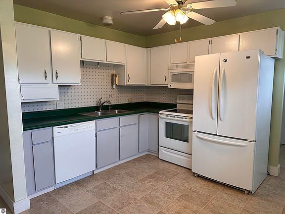5th image of 4500 Manor Wood Dr N
