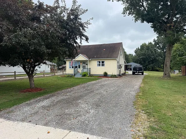 310 Brown St, Brighton, IL 62012