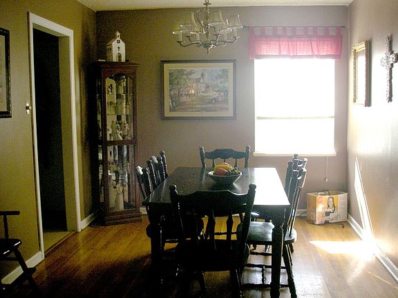 3rd image of 3432 Medina Ave