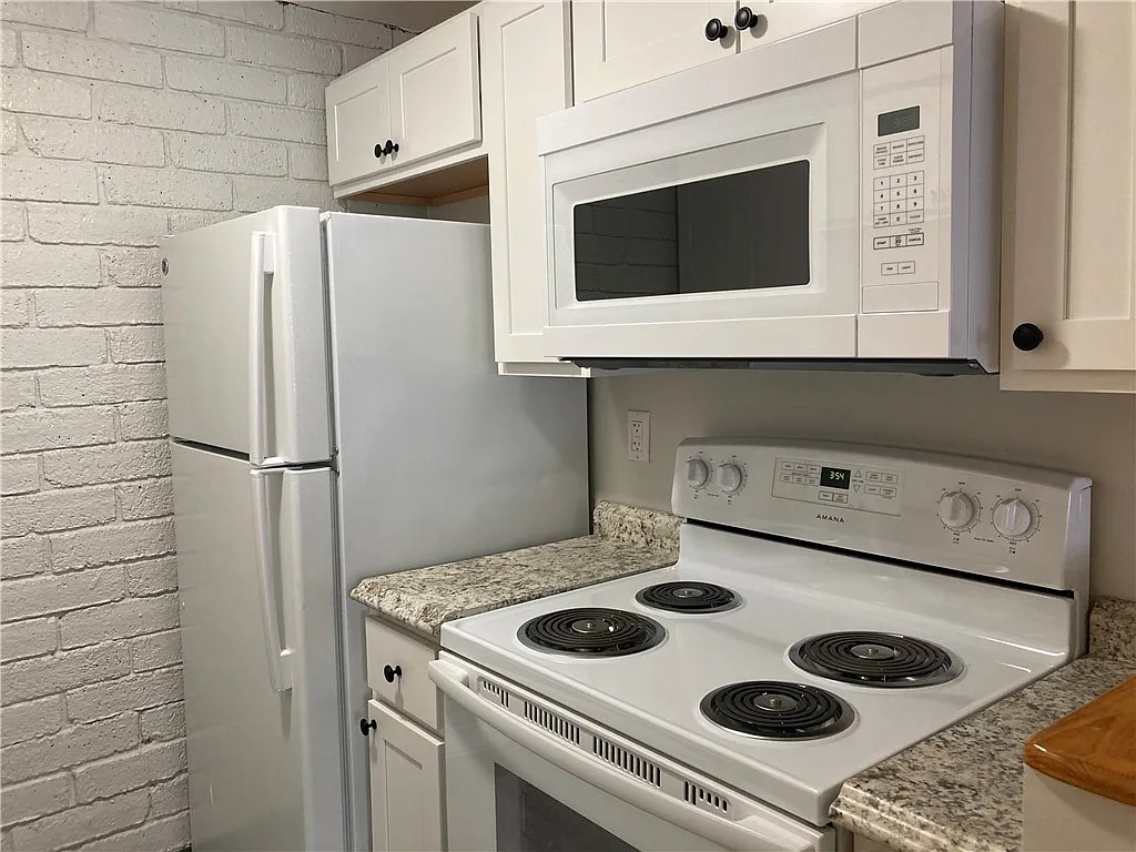 1 bed, 800 sqft, $825 — Photo 4