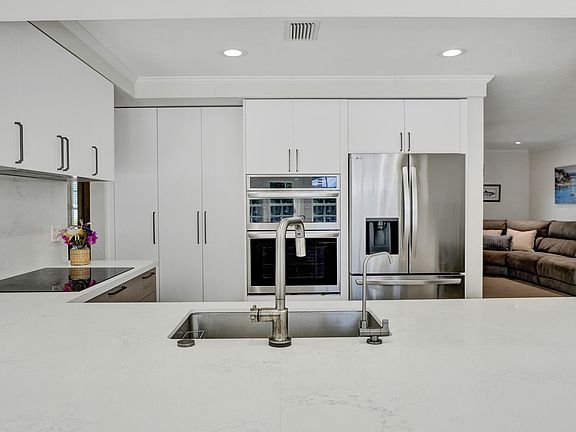 5th image of 3930 NE 21st Avenue
