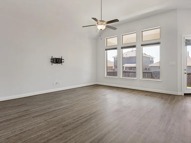727 Spinnaker Loop — Photo 5