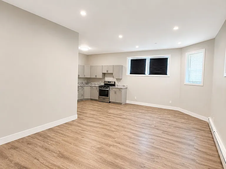 931 Van Duzer St #1 — Photo 2