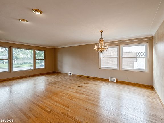 4th image of 1434 Deerpath Ln
