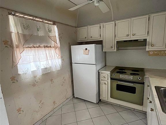 5th image of 3430 NW 52nd Avenue #105