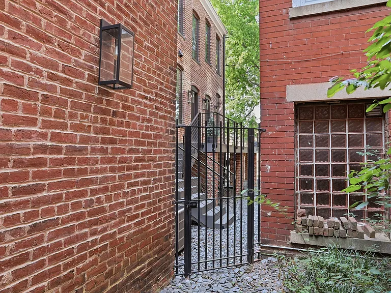 2608 E Broad St #2 — Photo 42