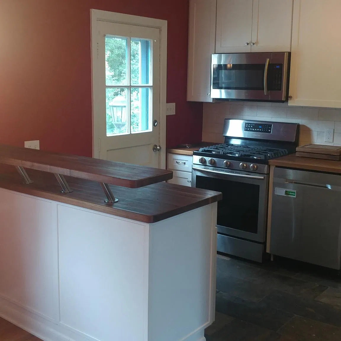 4 bed, 1650 sqft, $3,000 — Photo 2