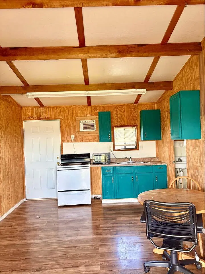 150 Private Road 1610 — Photo 4