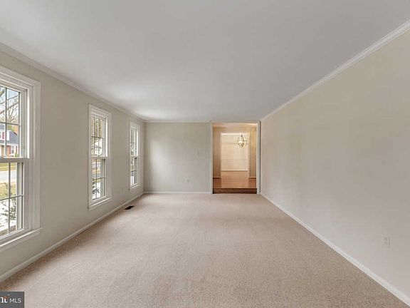 5th image of 1914 S Fallsmead Way