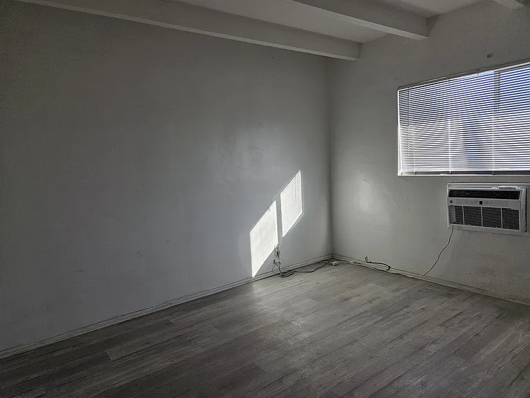 411 S 11th St #9 — Photo 13