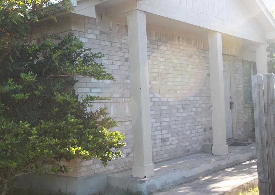 1st image of 1008 Disraeli Cir