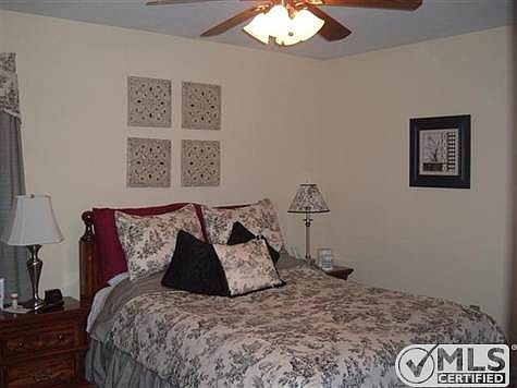 5th image of 1360 Hickory Ln