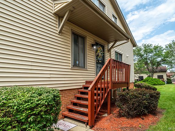 3rd image of 18590 Meadow Ln