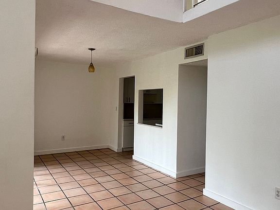 4th image of 11 Edgewater Dr APT 7