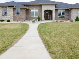 700 Stoneway Dr, Morton, IL