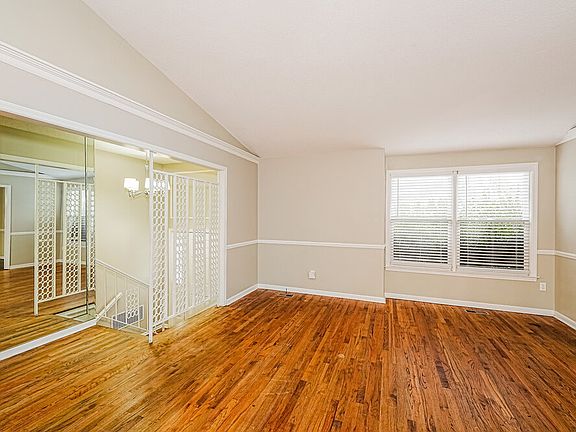 5th image of 800 Dunwoody Ln NW