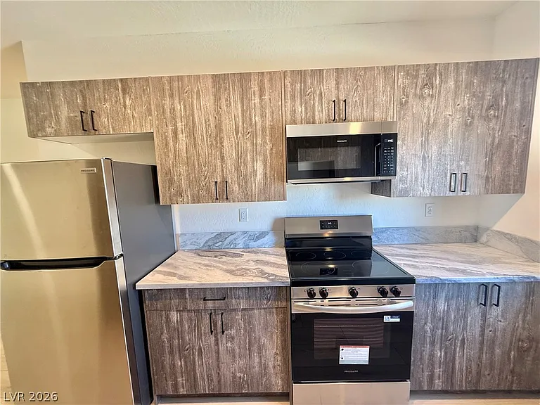 461 E Comstock St #1 — Photo 8