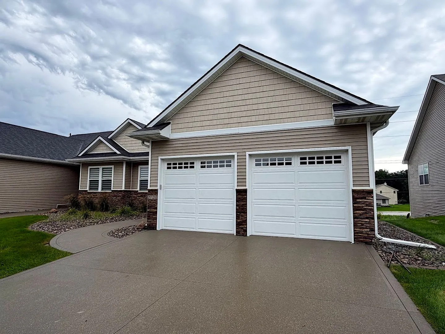 2717 & 2721 London Dr — Photo 3