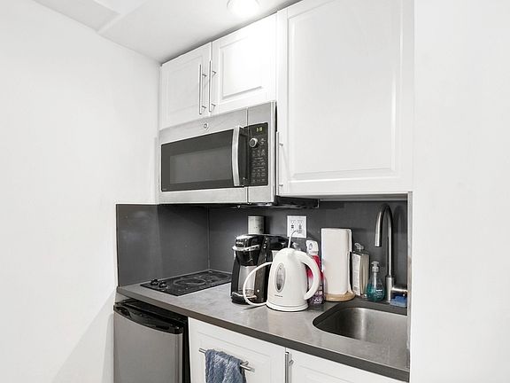 4th image of 5 Tudor City Pl APT 906