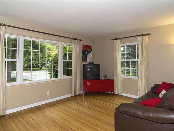 5th image of 6347 Burlington Ave